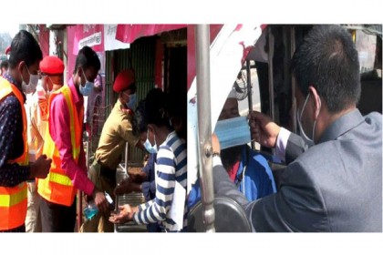 নাটোরে বিএনসিসির মাস্ক ও লিফলেট বিতরণ