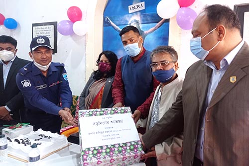 রাজবাড়ীতে খ্রিস্টান ধর্মালম্বীদের উপহার পাঠালেন ঢাকা রেঞ্জের ডিআইজি