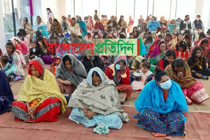 বড় দিনে গোপালগঞ্জে করোনা মুক্তির প্রার্থনা   
