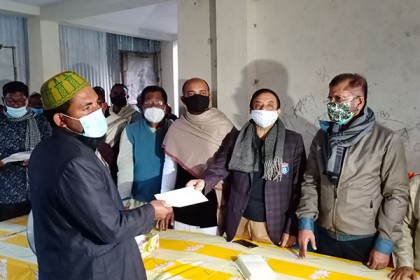 ভোলায় আগুনে ক্ষতিগ্রস্ত ব্যবসায়ীদের পাশে তোফায়েল আহমেদ 