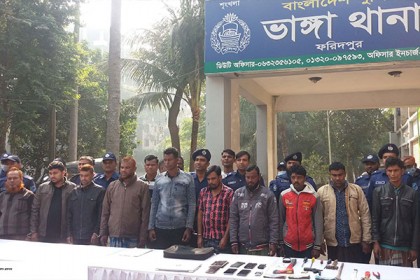 ভাঙ্গায় দুই ডাকাতির ঘটনায় অস্ত্রসহ আটক ১০