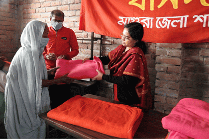 মাগুরায় শীতার্তদের মাঝে কম্বল বিতরণ