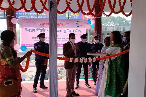 রাজবাড়ীতে তৃতীয় লিঙ্গের কয়েকজনের কাজের ব্যবস্থা করলো পুলিশ