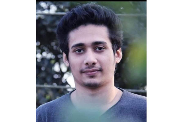 ফোনে চার্জ দিয়ে হেডফোনে গান শোনার সময় মৃত্যু!
