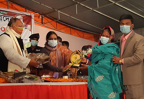 গোপালগঞ্জে ১৭ রত্নগর্ভাকে সংবর্ধনা 
