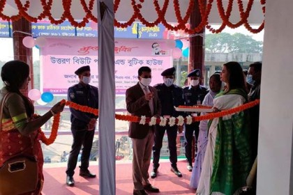 রাজবাড়ীতে তৃতীয় লিঙ্গের কয়েকজনের কাজের ব্যবস্থা করলো পুলিশ