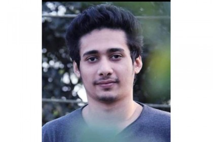 ফোনে চার্জ দিয়ে হেডফোনে গান শোনার সময় মৃত্যু!

