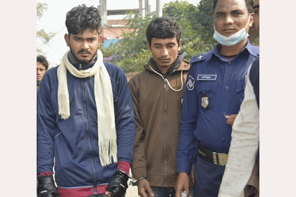 দুই ইয়াবা ব্যবসায়ীকে ধরে পুলিশে দিল ছাত্রলীগ