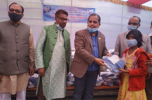 মুন্সীগঞ্জে ৪৪৫ জন শিক্ষার্থীকে বিনামূল্যে স্কুল ড্রেস বিতরণ 