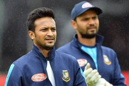 বিসিবির কেন্দ্রীয় চুক্তিতে ফিরছেন সাকিব, নেই মাশরাফি