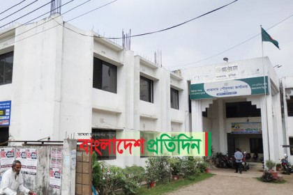 আমেজহীন লাকসাম পৌর নির্বাচন

