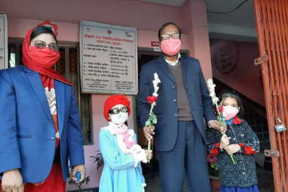 কুড়িগ্রামে প্রাথমিক বিদ্যালয়ের শিক্ষার্থীরা পেল নতুন বই