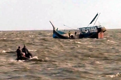 ২৩ দিনেও মেলেনি সাগরে নিখোঁজ ১৮ জেলের সন্ধান