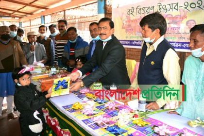 বর্তমানে বিদ্যালয়ের শূন্যতা পরিবারই পূরণ করতে পারে: এমপি গোপাল

