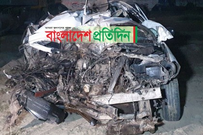 ‘হঠাৎ বিকট শব্দ, তাকিয়েই দেখি প্রাইভেটকারটি বাসের নিচে ঢুকে যাচ্ছে’ 

