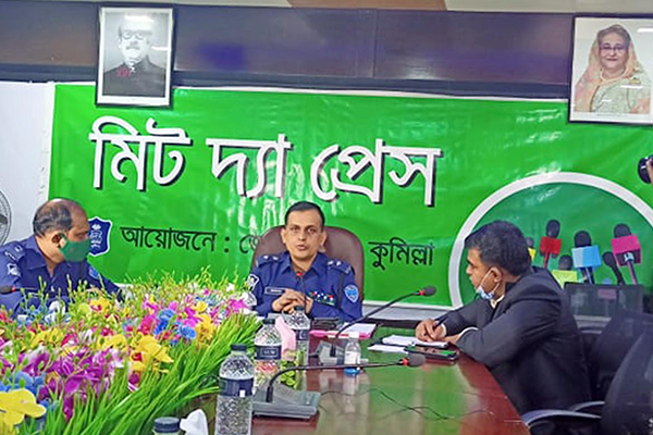 'মাদক ছাড়ো, না হয় কুমিল্লা'