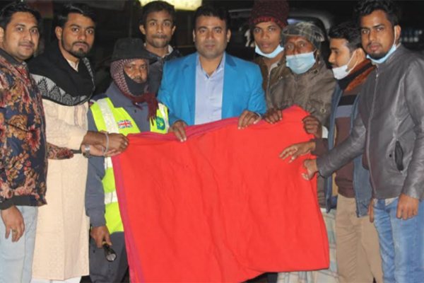 শীতবস্ত্র নিয়ে অটো ও রিকশাচালকের পাশে কুমিল্লা উত্তর জেলা ছাত্রলীগ