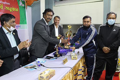 ওজোপাডিকো আন্তঃ ব্যাডমিন্টন প্রতিযোগিতার পুরস্কার বিতরণ