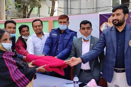 দিনাজপুরে পথশিশু ও দুস্থদের মাঝে কম্বল বিতরণ