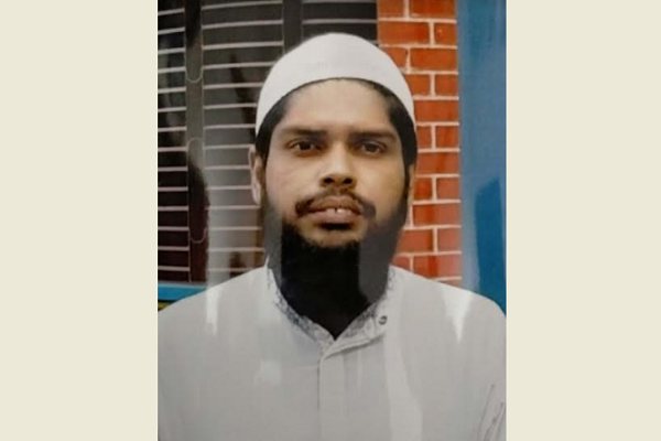স্ত্রীর পরকীয়া প্রেমিককে ট্রাকের নিচে ফেলে হত্যার অভিযোগ