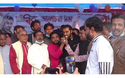 বাগেরহাটে ছাত্রলীগের প্রতিষ্ঠাবার্ষিকীর কেক কাটলেন এমপি শেখ তন্ময় 