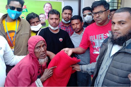 জামালপুরে শীতার্তদের মাঝে কম্বল বিতরণ