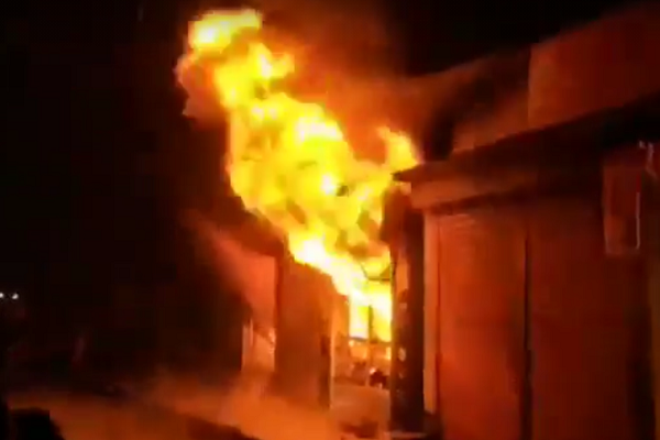 রাজৈরে অগ্নিকাণ্ডে দোকান ভস্মীভূত