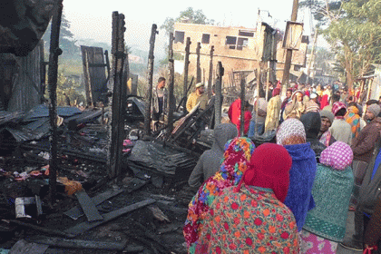 পটুয়াখালীতে অগ্নিকাণ্ডে ১৪ দোকান পুড়ে ছাই