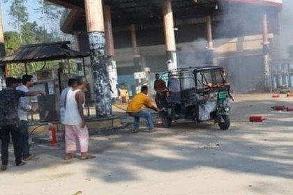 শ্রীমঙ্গলে সিএনজি পাম্পে আগুন, পুড়ে গেছে ৩ অটোরিকশা
