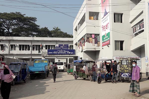 অনিয়ম-অব্যবস্থাপনায় লক্ষ্মীপুর সদর হাসপাতাল