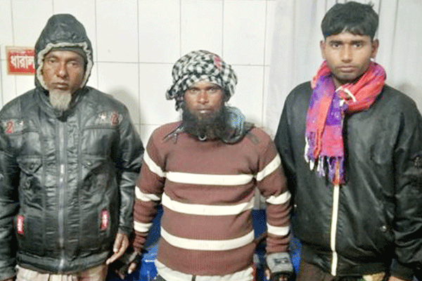 মেঘনায় বাল্কহেডে ডাকাতের হামলা, আহত ৪