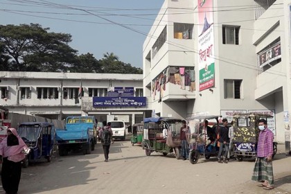অনিয়ম-অব্যবস্থাপনায় লক্ষ্মীপুর সদর হাসপাতাল