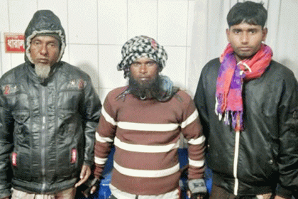 মেঘনায় বাল্কহেডে ডাকাতের হামলা, আহত ৪