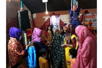 নারী উদ্যোক্তাদের অংশগ্রহণে দিনাজপুরে আনন্দ মেলায় উপচে পড়া ভিড়