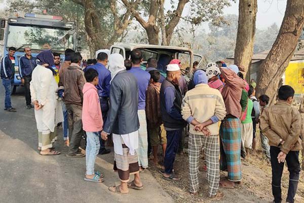 সিরাজগঞ্জে পিকআপের ধাক্কায় প্রাণ গেল দুই নারীর
