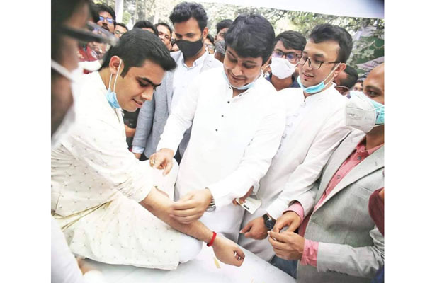 প্রতিষ্ঠাবার্ষিকী উপলক্ষে ছাত্রলীগের স্বেচ্ছায় রক্তদান কর্মসূচি 