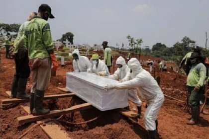 বিশ্বজুড়ে করোনায় মৃতের সংখ্যা ১৯ লাখ ছাড়াল

