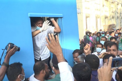 বরিশালের সাবেক মেয়র কামাল এখন কারাগারে বাগানের মালি!