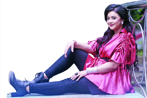 প্লে-ব্যাকে বছর শুরু ঐশীর