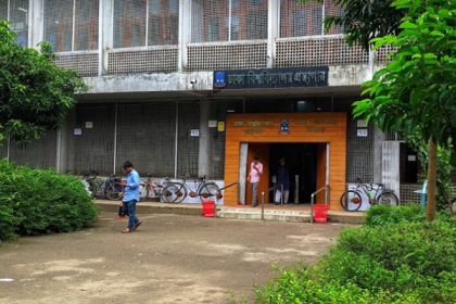 অনুমতি ছাড়া ভাস্কর্য নির্মাণের ঘোষণা ক্যাম্পাসে