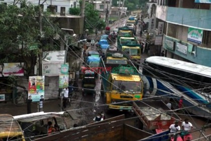 হিলি স্থলবন্দরে ট্রাক টার্মিনাল না থাকায় বাড়ছে যানজট