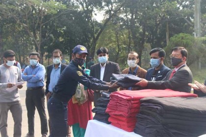 শাবির সমাজকর্ম অ্যালামনাই অ্যাসোসিয়েশনের শীতবস্ত্র বিতরণ

