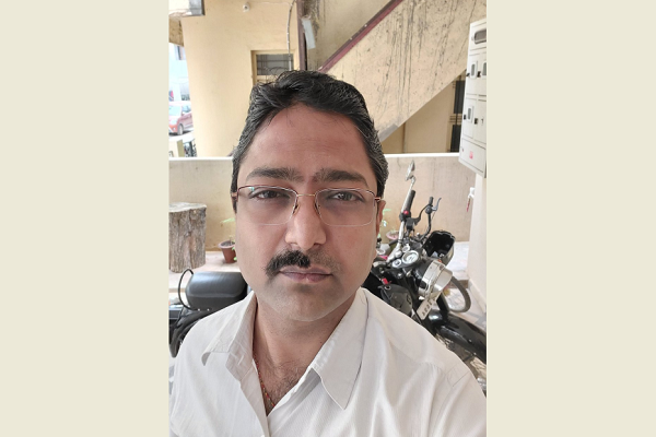রোহিত শর্মাকে নিয়ে বাজি ধরে অর্ধেক গোঁফ কাটতে হল যুবককে! 