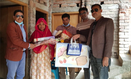 কন্যাশিশু জন্ম দেয়ায় চুয়াডাঙ্গার দুটি পরিবার পেল এসপির উপহার