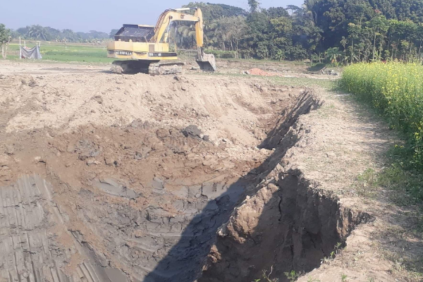 ফসলি জমি থেকে মাটি কাটায় দুই ইটভাটা মালিককে জরিমানা