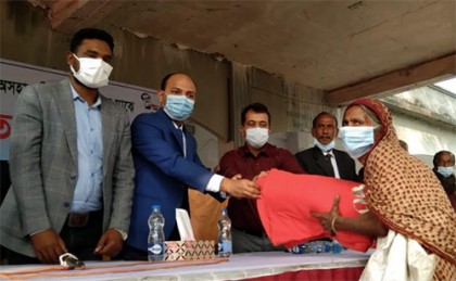 মানিকগঞ্জের সাটুরিয়ায় কম্বল বিতরণ বসুন্ধরা গ্রুপের 