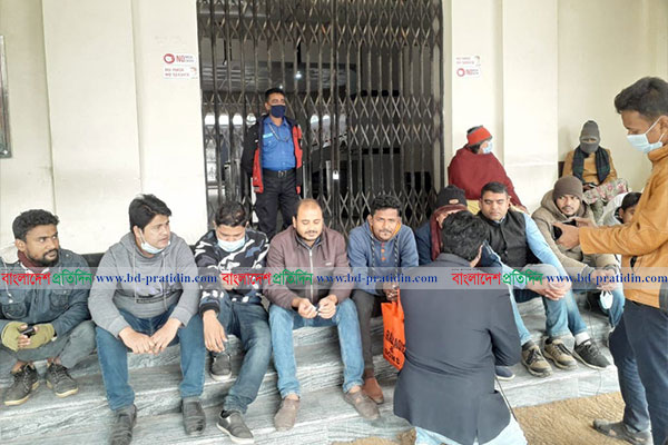 রাবির প্রশাসনিক ভবন অবরুদ্ধ, শিক্ষা মন্ত্রণালয়ের ব্যাখ্যা দাবি
