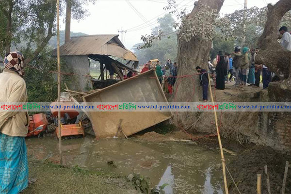 নেত্রকোনায় আগুন পোহাতে বসে লড়ি চাপায় দু'জন নিহত, আহত ৪