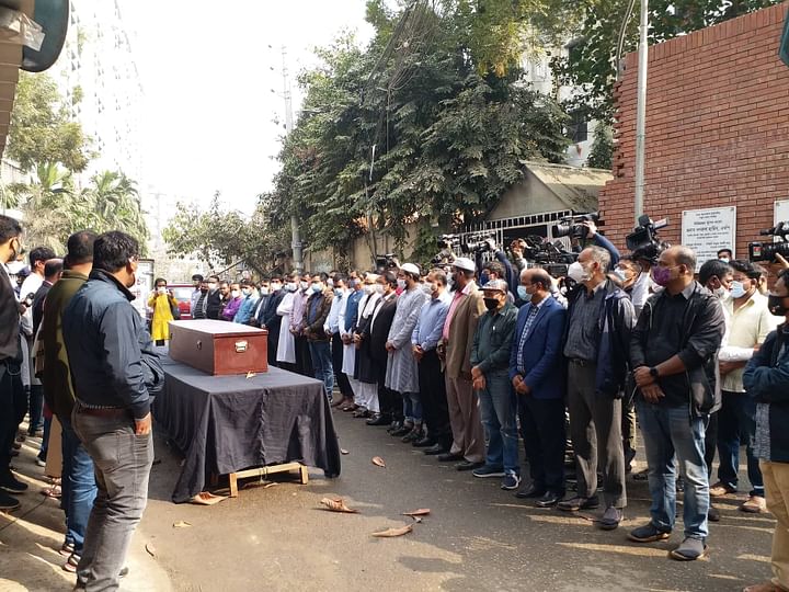 সাংবাদিক মিজানুর রহমান খানের জানাজা সম্পন্ন

