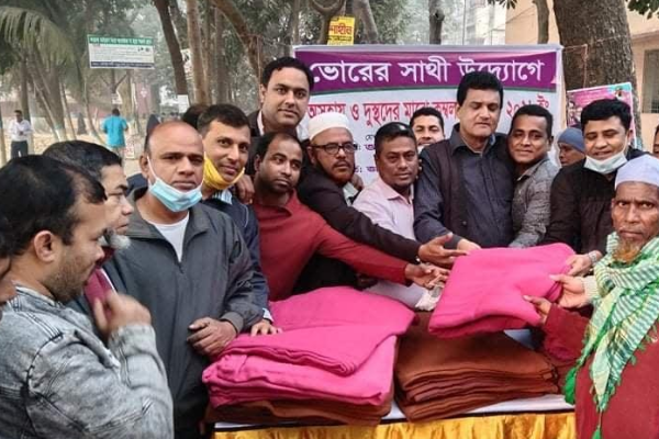 ব্রাহ্মণবাড়িয়ার 'ভোরের সাথী'র শীতবস্ত্র বিতরণ